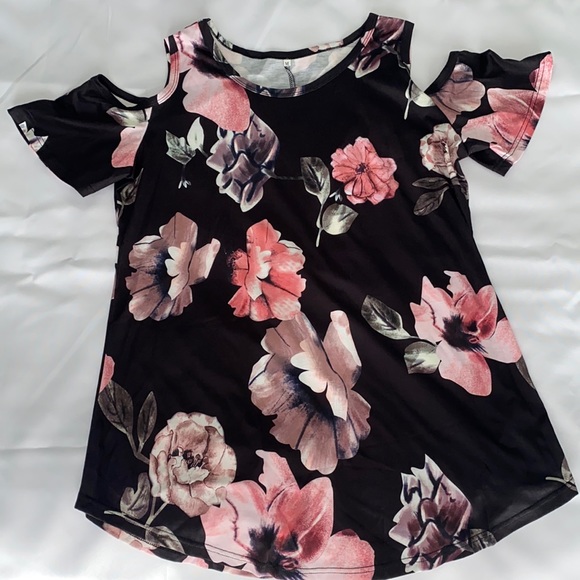 cold shoulder shirt black with pink floral - Picture 2 of 6